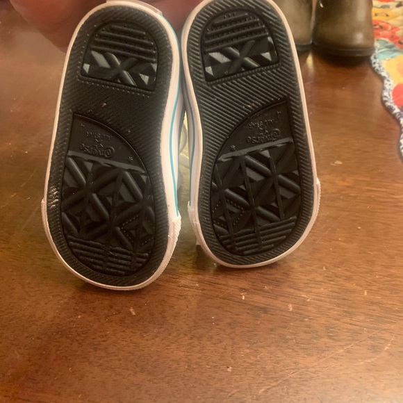 Converse - Picture 2 of 2